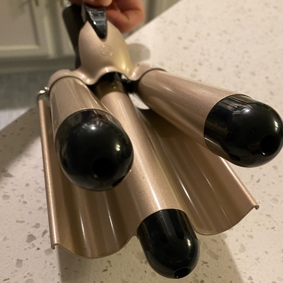 3 Barrel Curling Iron Wand - Picture 3 of 5